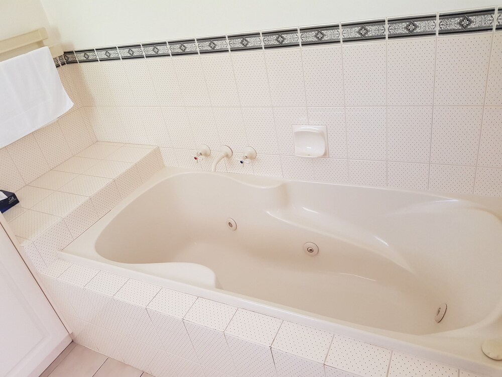 Bathroom, Cradle Forest Inn