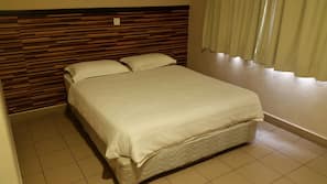 Desk, iron/ironing board, free rollaway beds, free WiFi