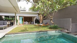 Outdoor pool, pool loungers