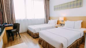 Brankas, meja kerja, dan setrika/meja setrika