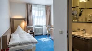 Een bureau, een laptopwerkplek, gratis wifi