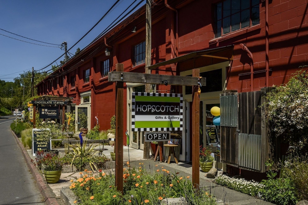 The Jack London Lodge in Glen Ellen Best Rates & Deals on Orbitz