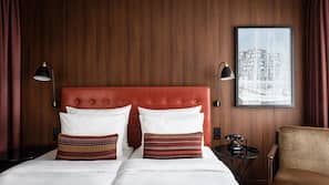 Hypo-allergenic bedding, in-room safe, desk, blackout curtains