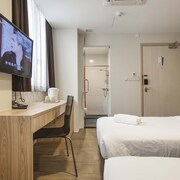 Q Loft Hotels Mackenzie Singapore Sgp Airasiago