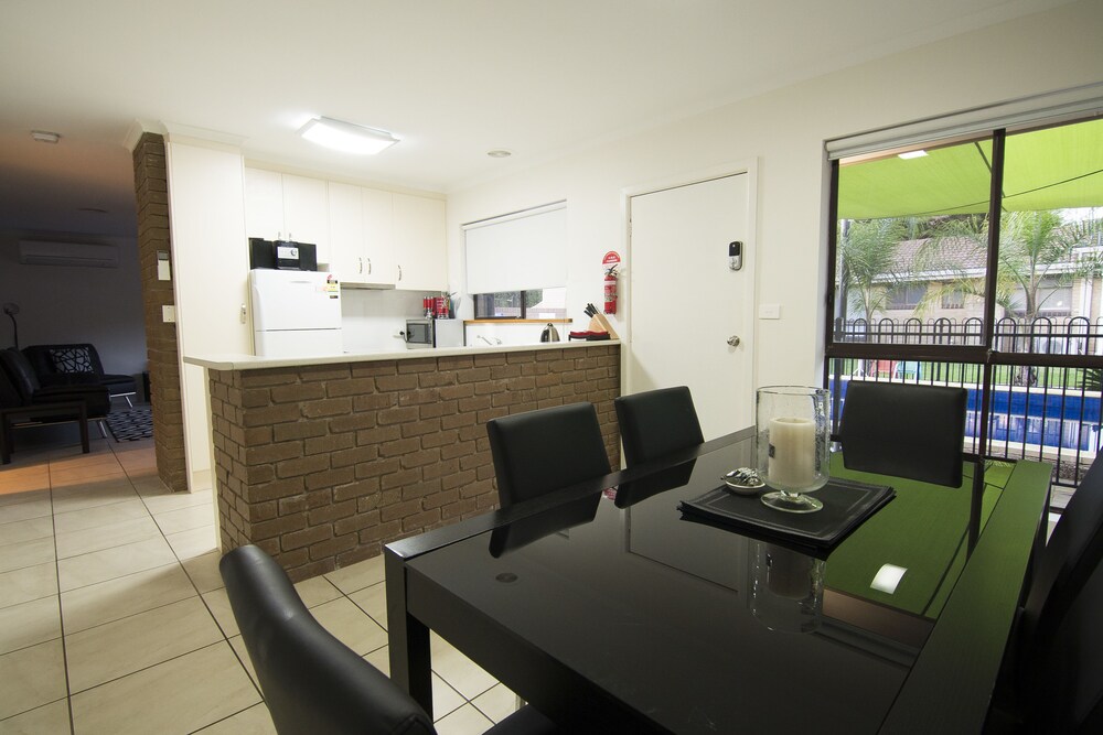 In-room dining, Mildura Holiday Villas