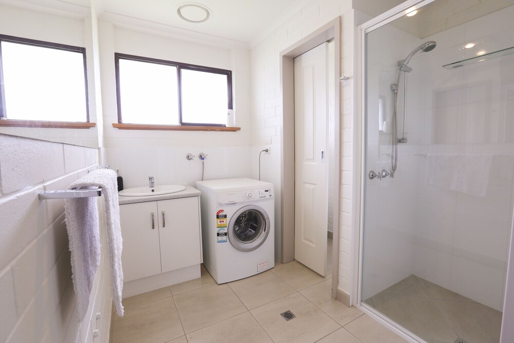 Bathroom, Mildura Holiday Villas