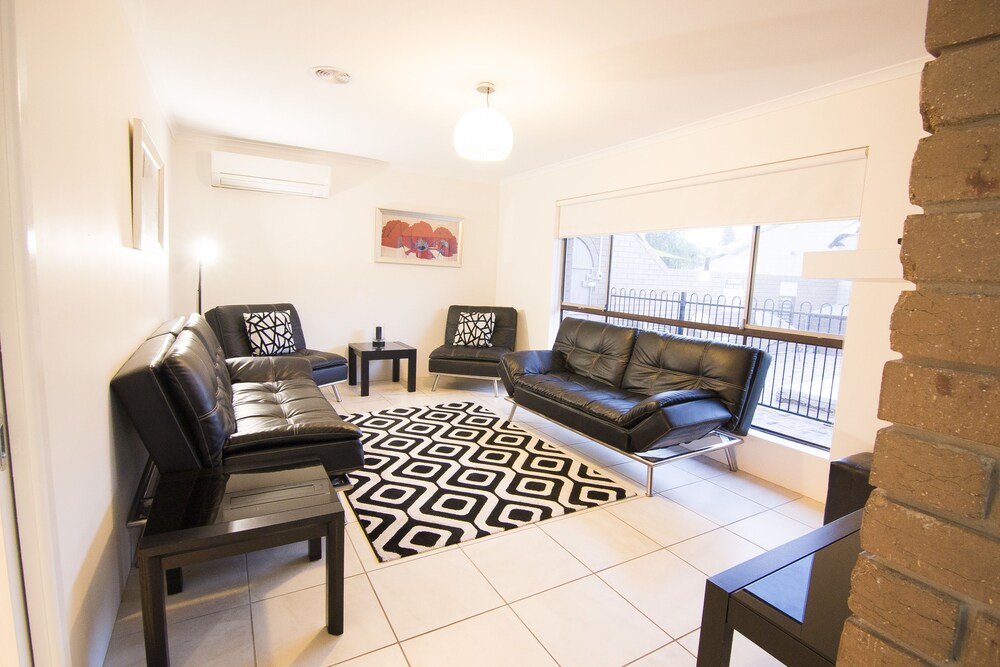 Living area, Mildura Holiday Villas