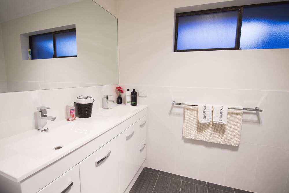 Bathroom, Mildura Holiday Villas