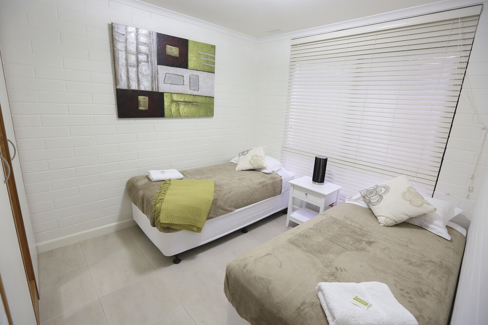 Room, Mildura Holiday Villas