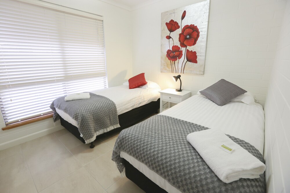 Room, Mildura Holiday Villas