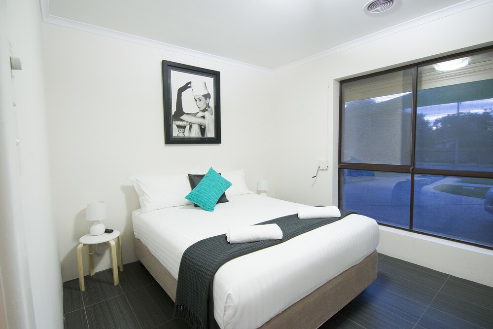 Room, Mildura Holiday Villas