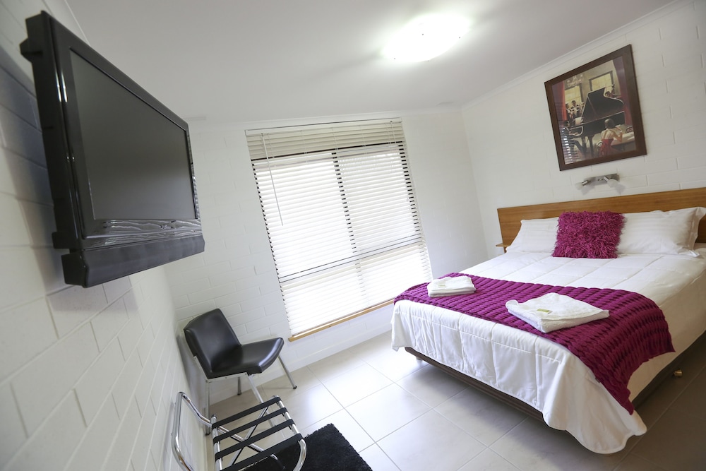 Room, Mildura Holiday Villas