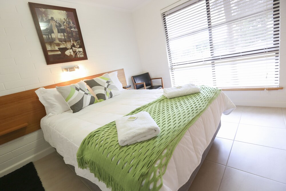 Room, Mildura Holiday Villas