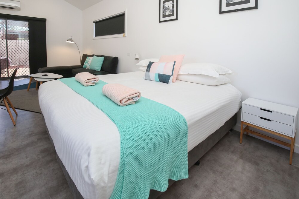 Room, Mildura Holiday Villas