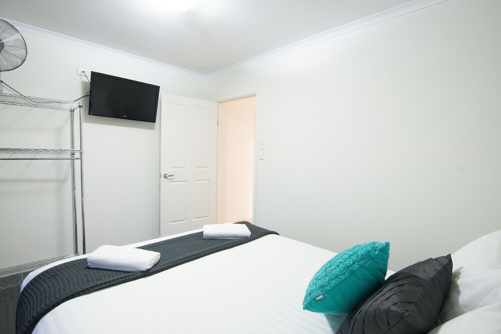 Room, Mildura Holiday Villas