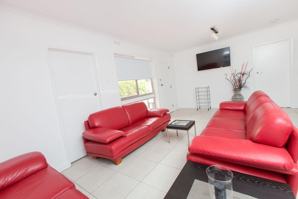 Living area, Mildura Holiday Villas