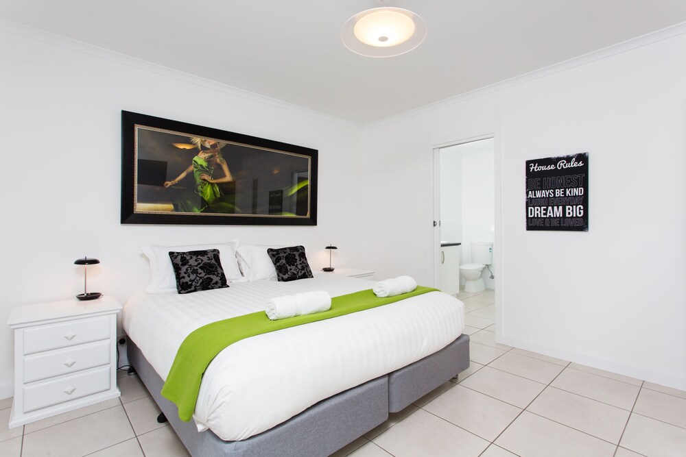 Room, Mildura Holiday Villas