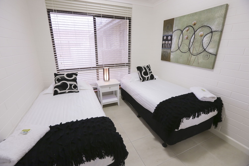 Room, Mildura Holiday Villas