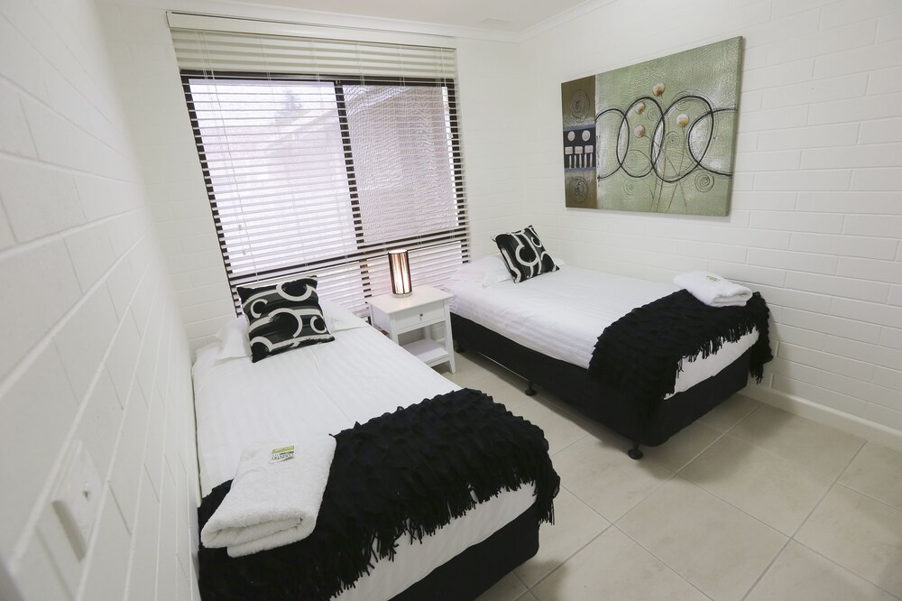 Room, Mildura Holiday Villas