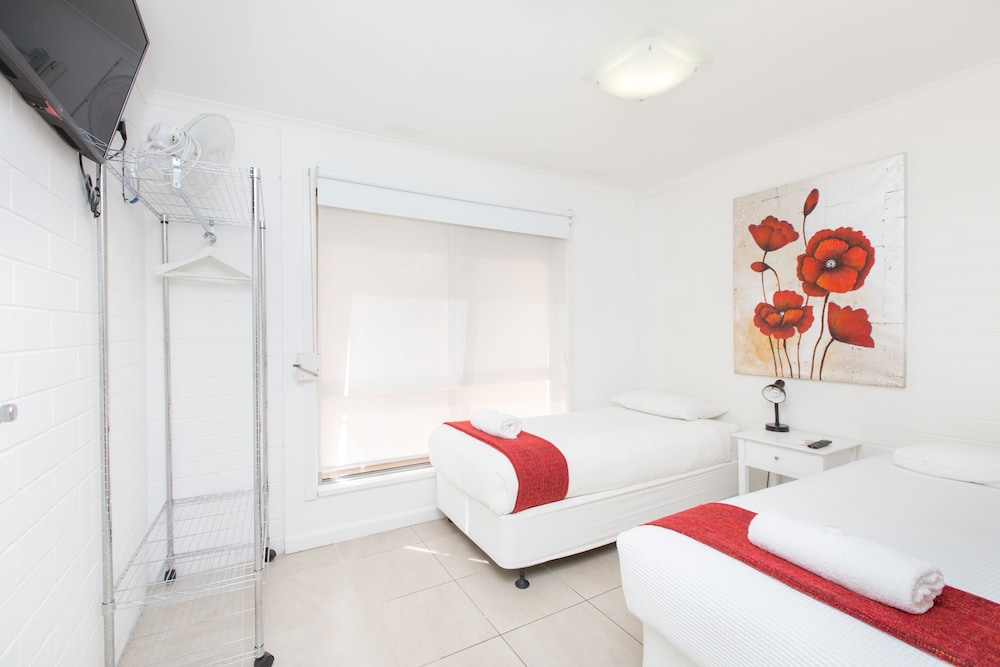 Room, Mildura Holiday Villas