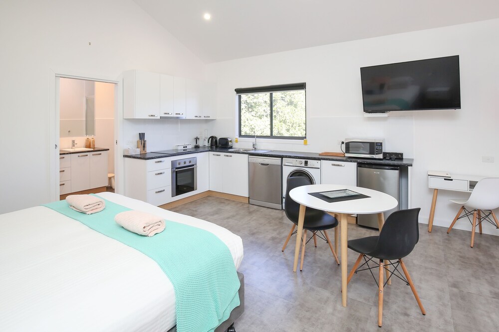 In-room dining, Mildura Holiday Villas