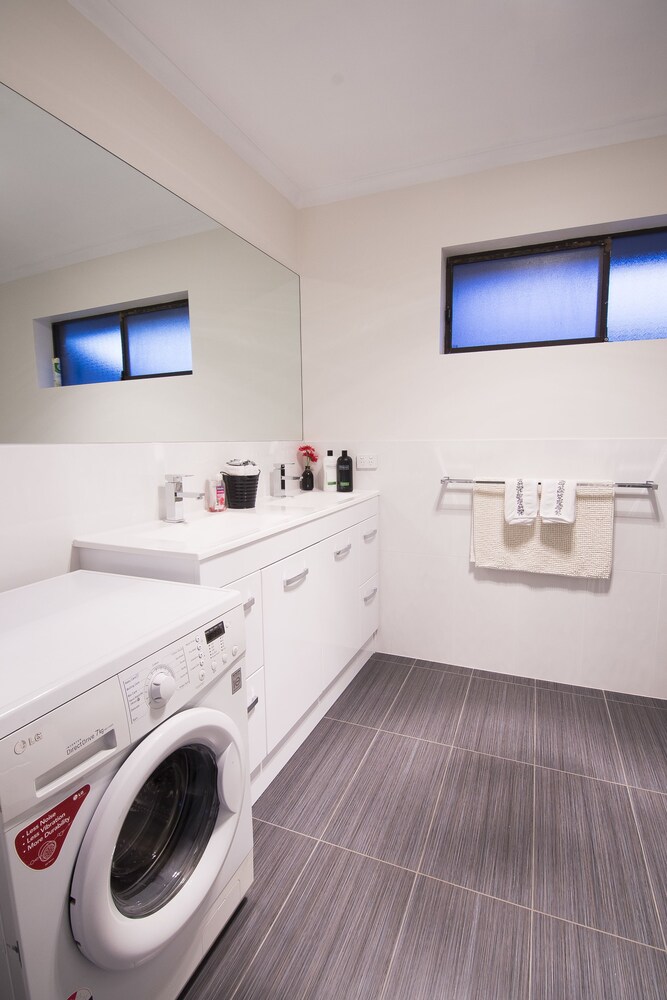 Bathroom, Mildura Holiday Villas