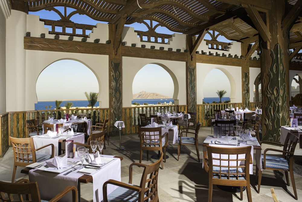 Restaurant, Charmillion Club Resort