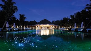 Outdoor pool, free cabanas, pool umbrellas