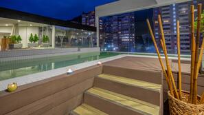 Outdoor spa bath