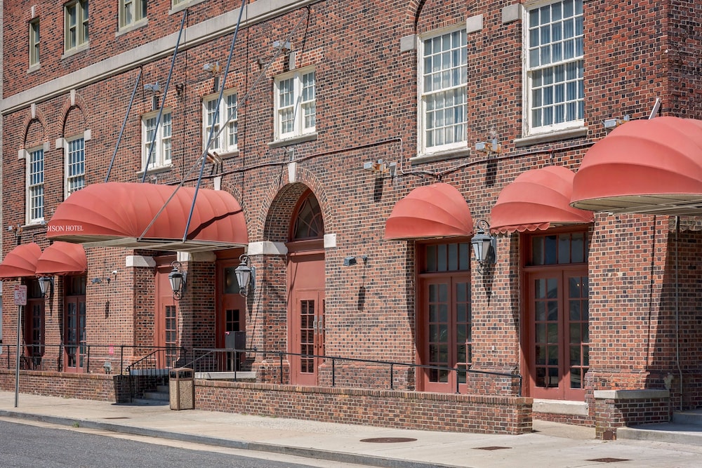 Front of property, Madison Hotel Boardwalk