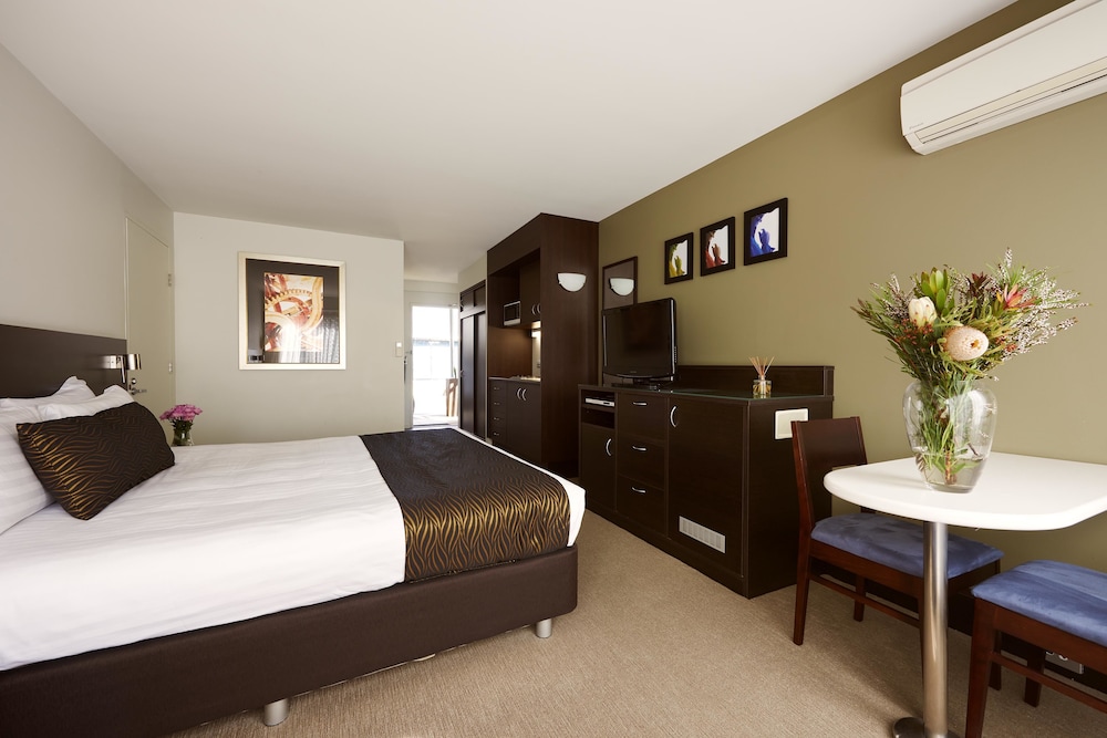 Parkes Airport Accommodation With Shuttle www.wotif.com