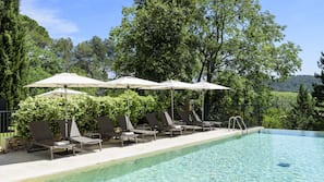 Piscine couverte, piscine extérieure (ouverte en saison)