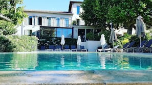 Piscine couverte, piscine extérieure (ouverte en saison)