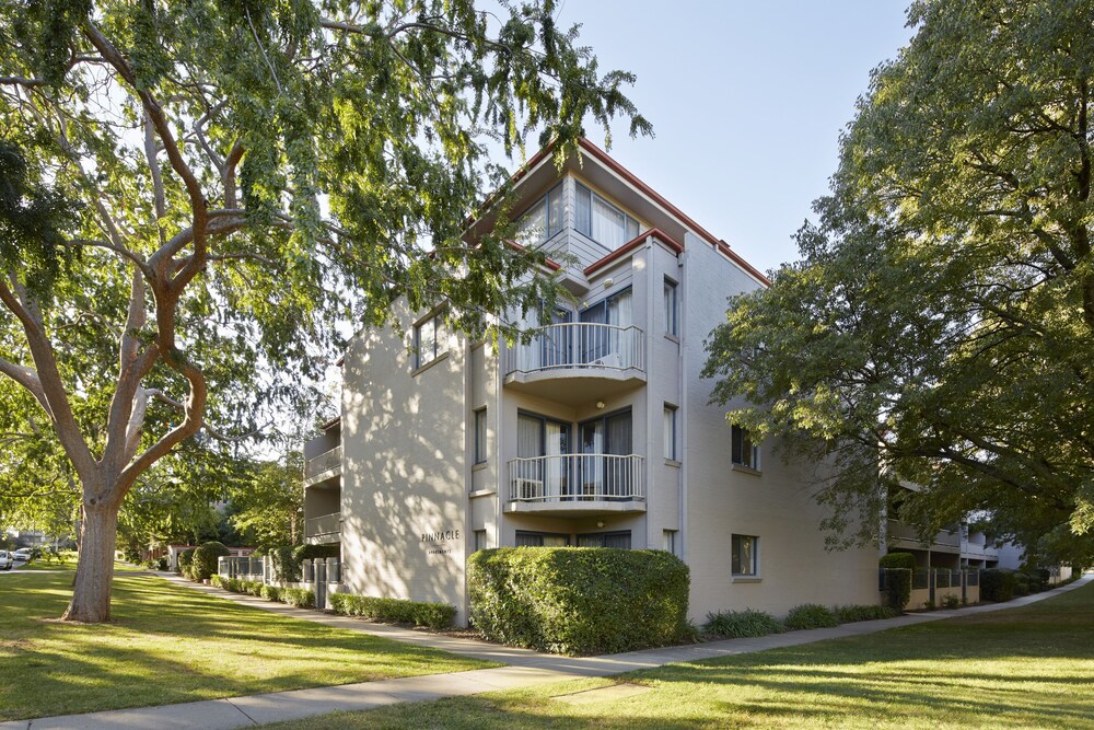 Pinnacle Apartments