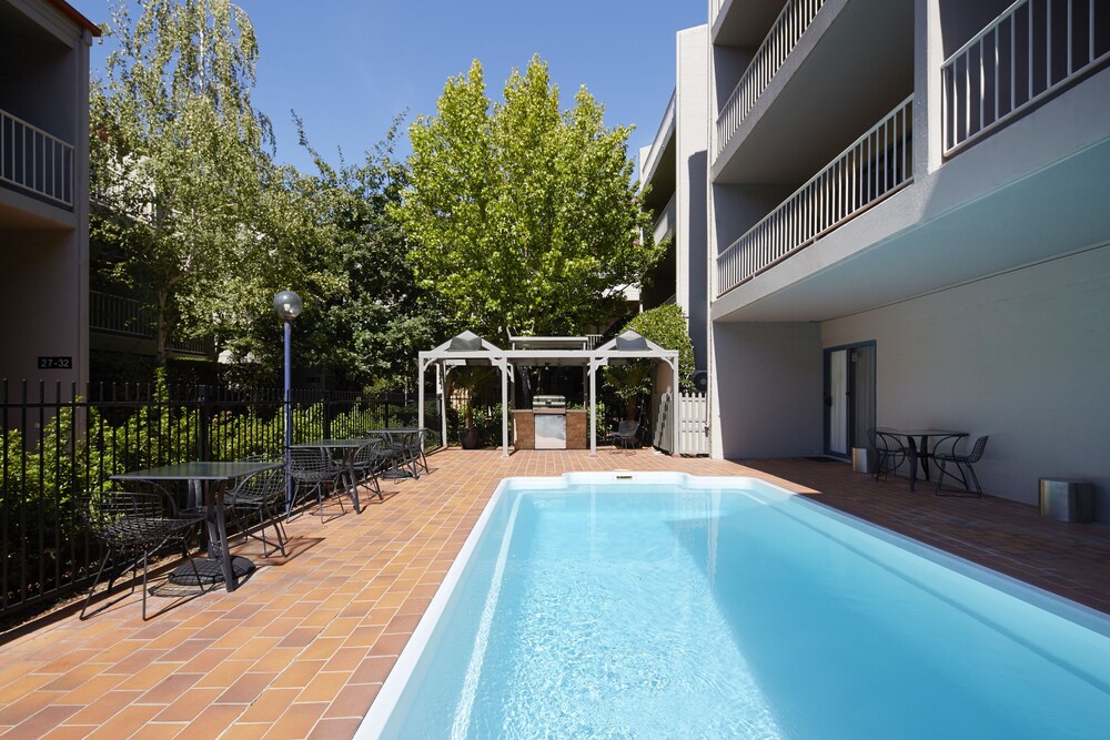 Pinnacle Apartments