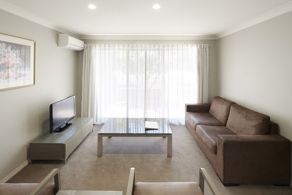 Pinnacle Apartments