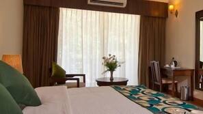 Minibar, in-room safe, iron/ironing board, WiFi