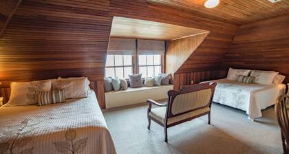 Night Swan Intracoastal B&B