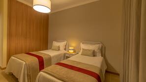 In-room safe, linens, wheelchair access