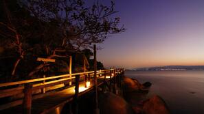 หาดส่วนตัว, เก้าอี้อาบแดด, ผ้าเช็ดตัวชายหาด, เรือคายัค