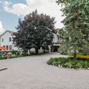 Top 10 Charlestown Ri Hotels 59 On Expedia The Villa Bed Breakfast