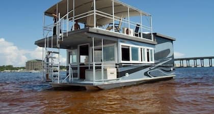 Island Houseboat