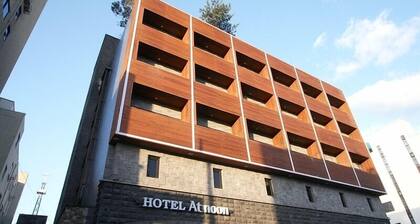 Hotel At noon