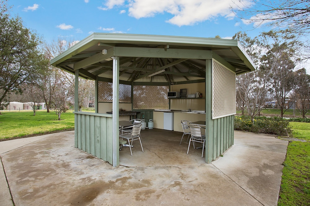 Lake Hamilton Motor Village & Caravan Park