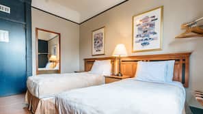 In-room safe, free WiFi, linens