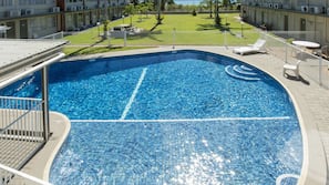 Outdoor pool, sun loungers