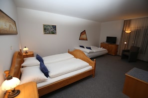 Quadruple Room | Minibar, in-room safe, blackout drapes, soundproofing
