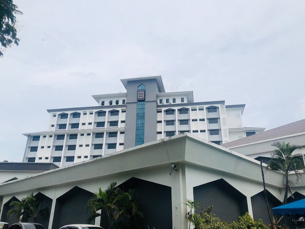 Front of property, Raia Hotel Kota Kinabalu