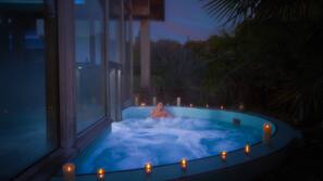 Outdoor spa bath