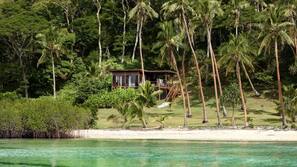 Private beach, sun-loungers, beach umbrellas, beach towels